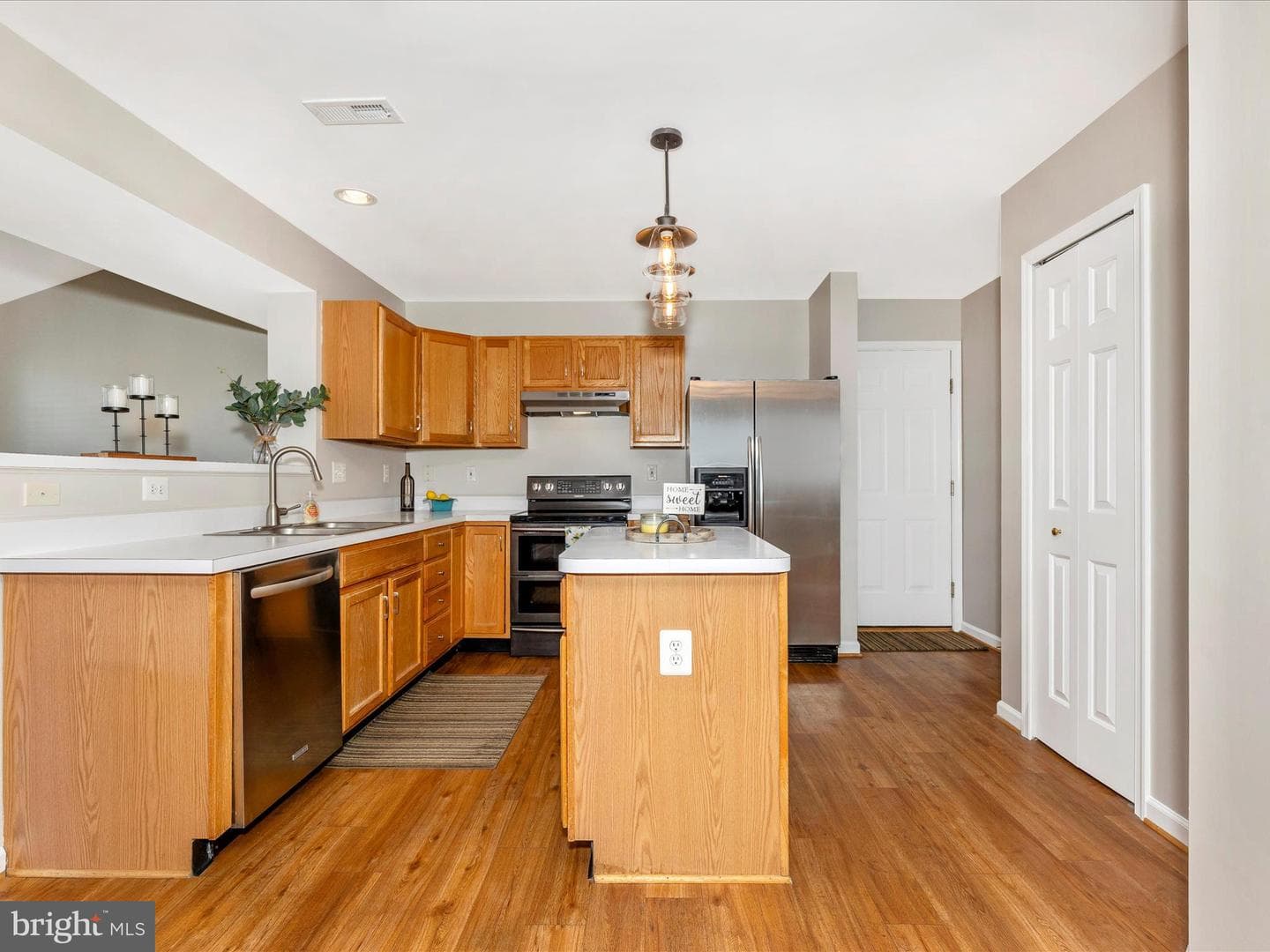 5060 Croydon Court photo 11