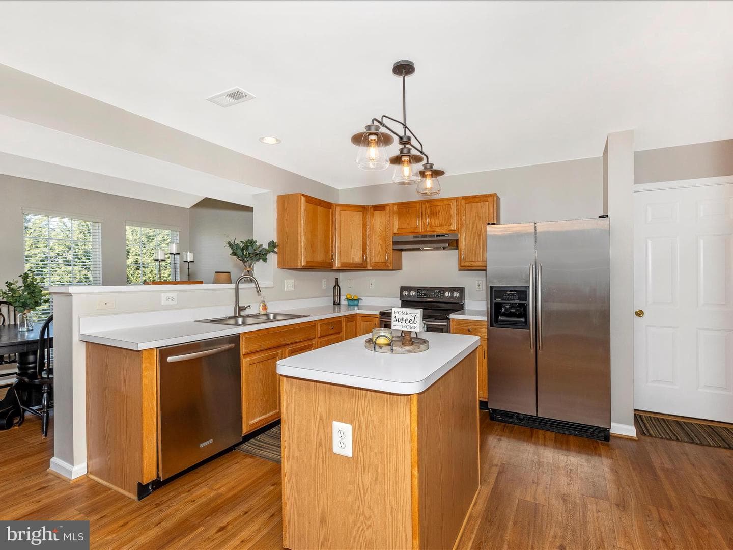 5060 Croydon Court photo 12