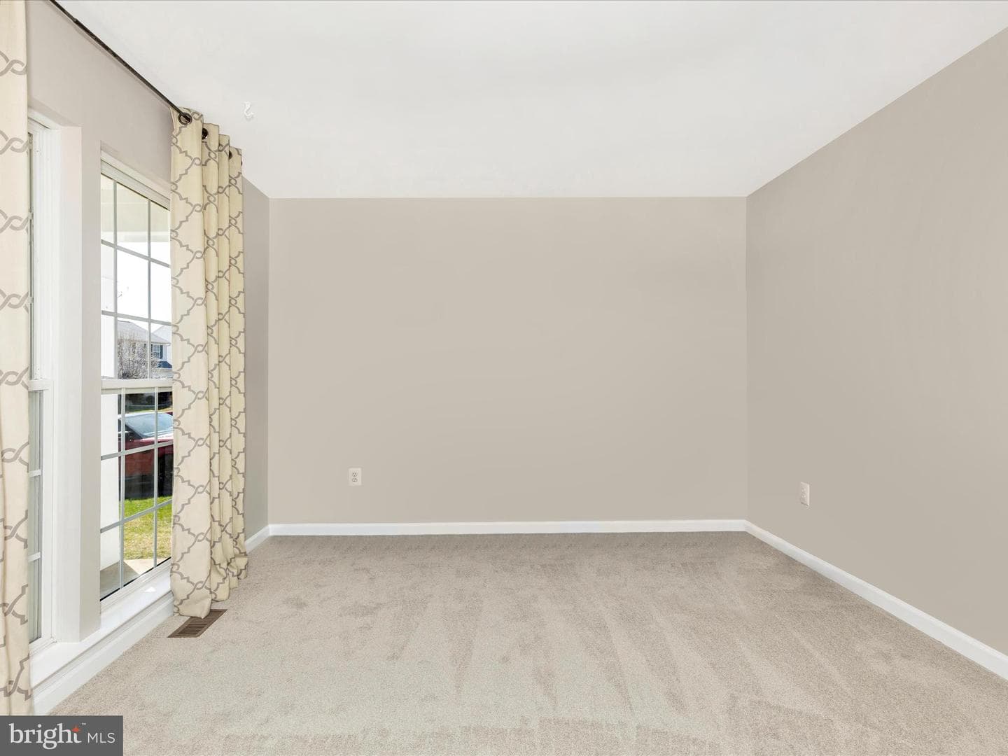5060 Croydon Court photo 23