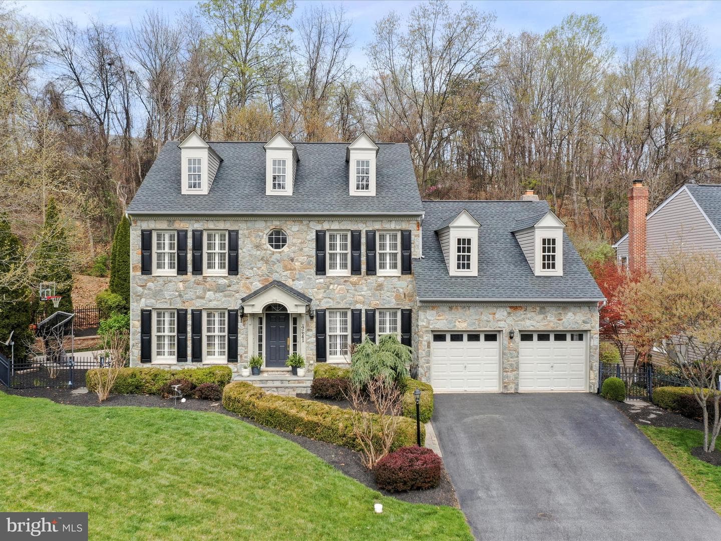 9641 Woodland Road photo 1