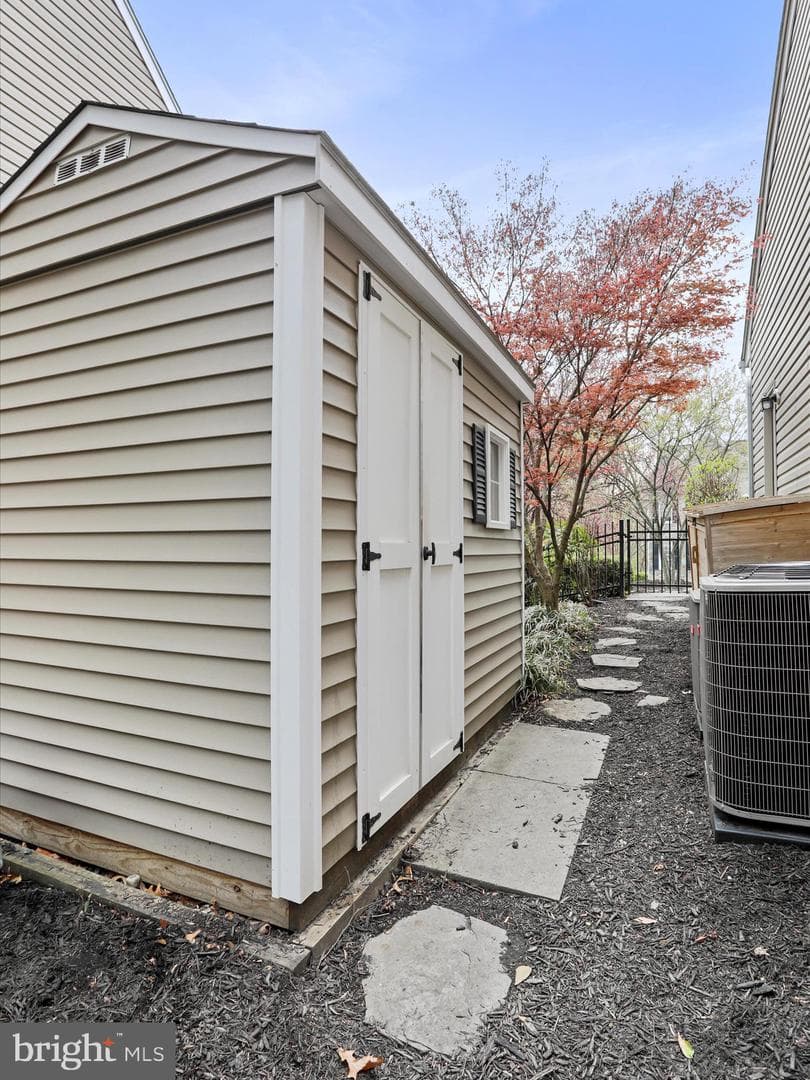 9641 Woodland Road photo 54