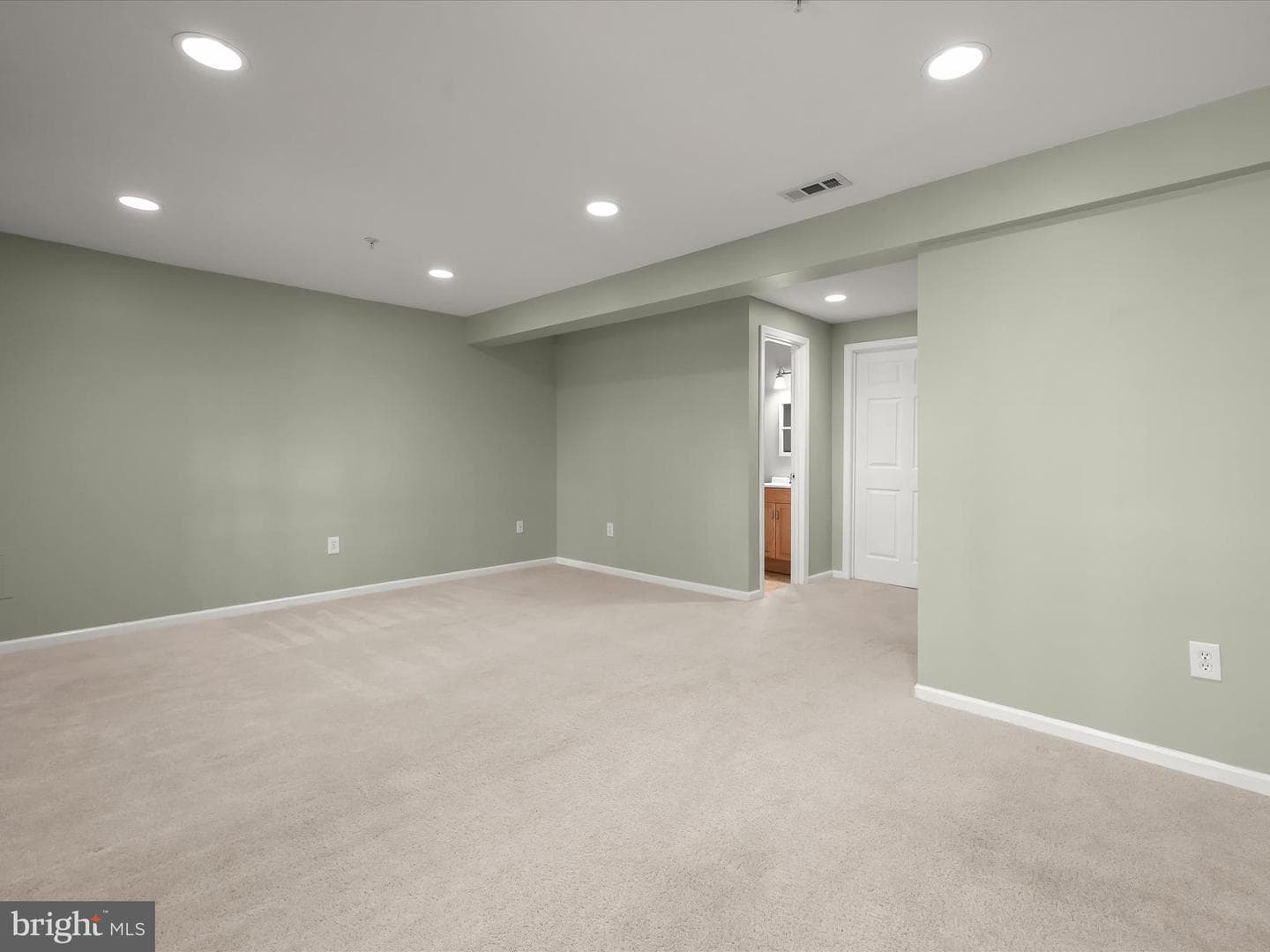 6519 N Shore Square photo 41