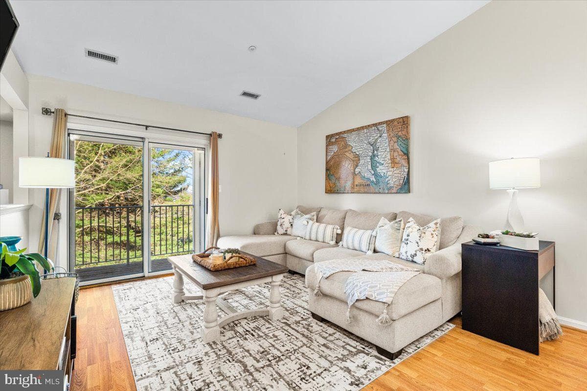 3860 Shadywood Drive #3b photo 8