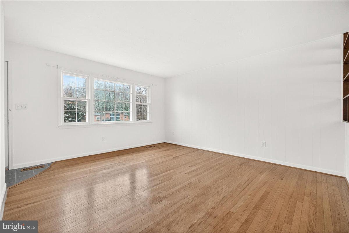 10009 York Drive photo 3