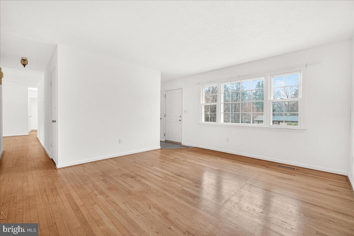 10009 York Drive photo 4