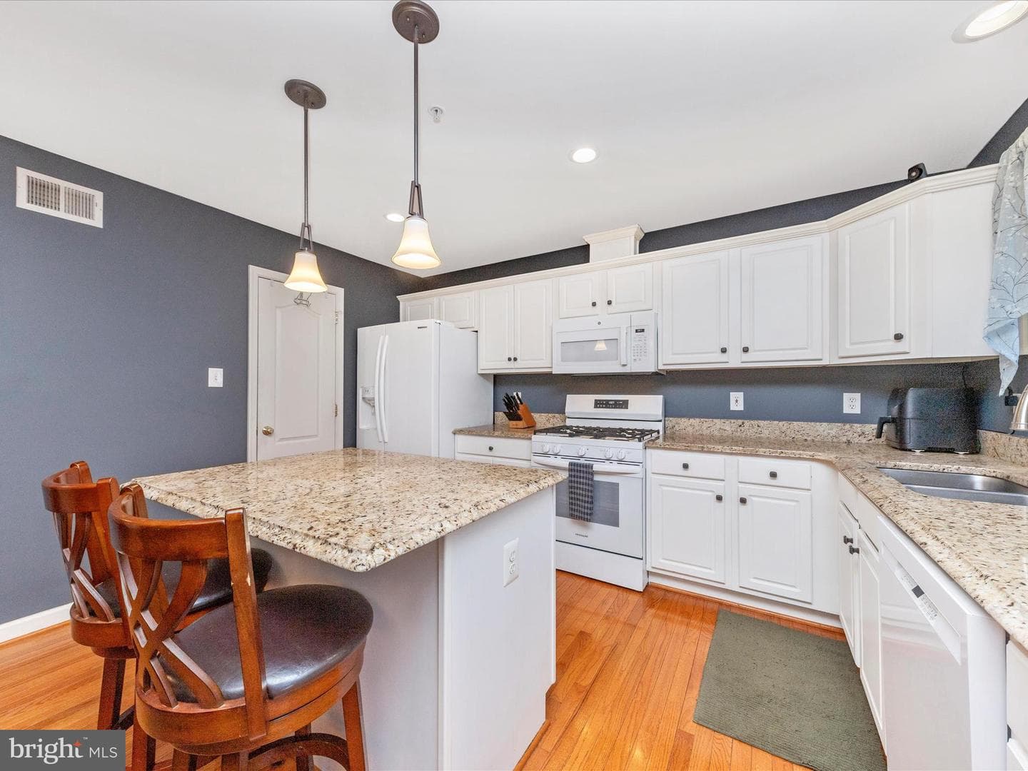 305 Willowglen photo 2