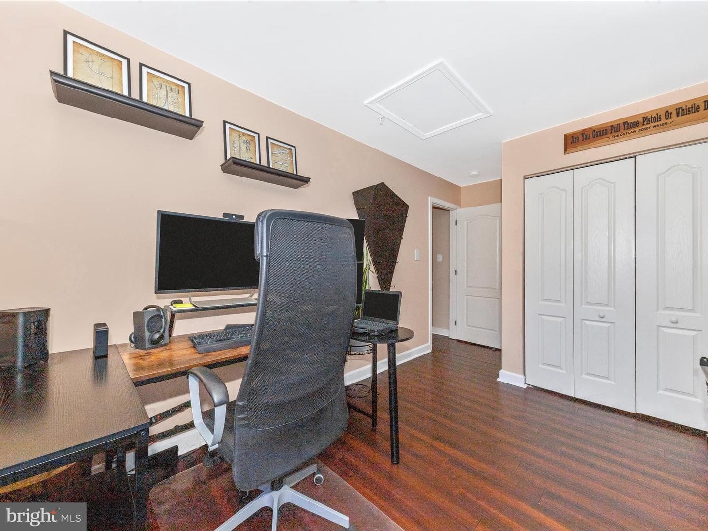 305 Willowglen photo 21
