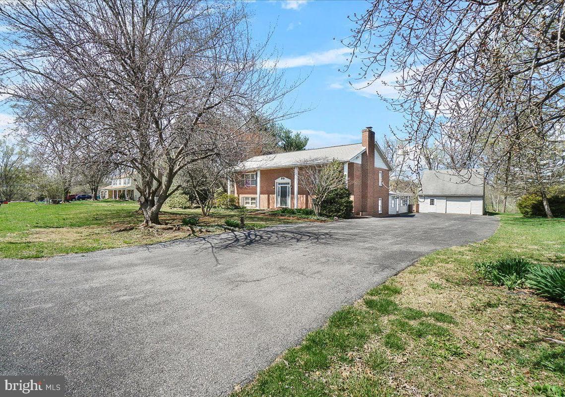 8402 Cub Hunt Court photo 3