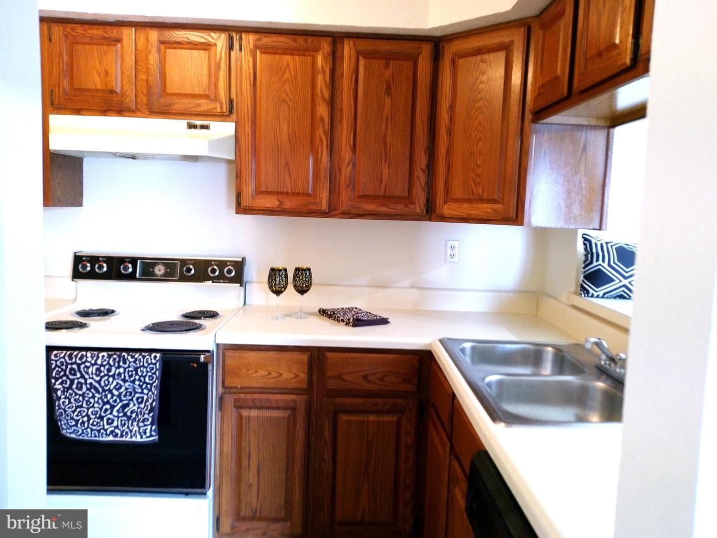 811 Stratford Way #a photo 2