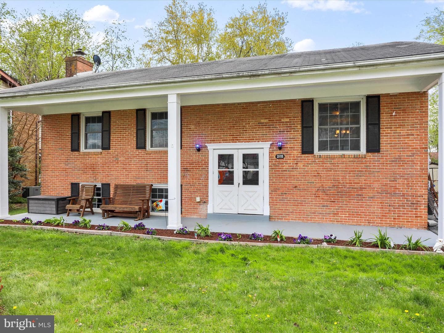 202 Glade Boulevard photo 3