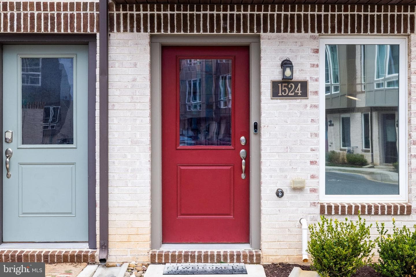 1524 Trafalgar Lane photo 3