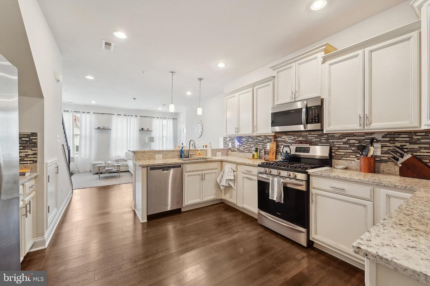 7101 Macon Street photo 11