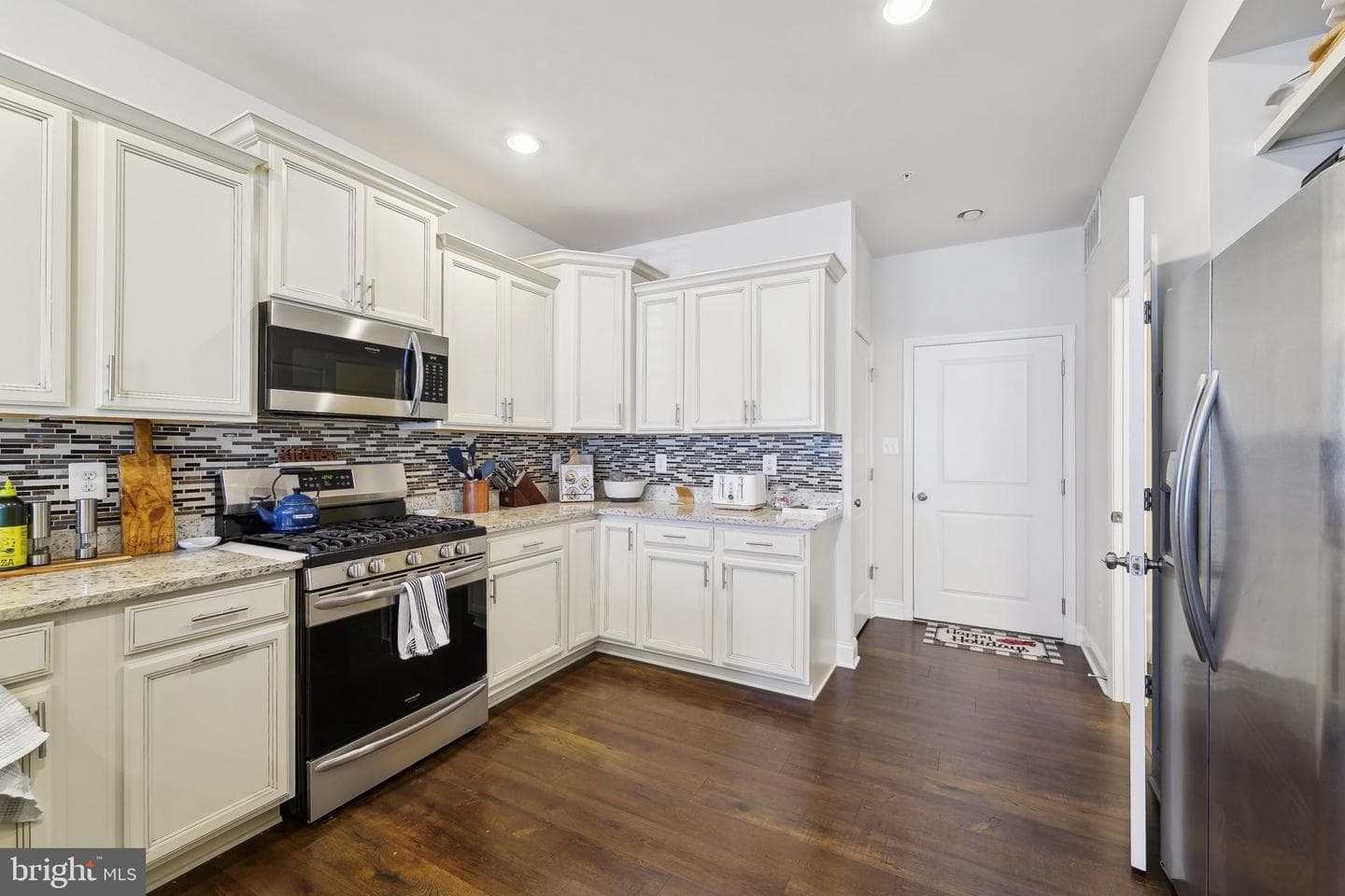 7101 Macon Street photo 12