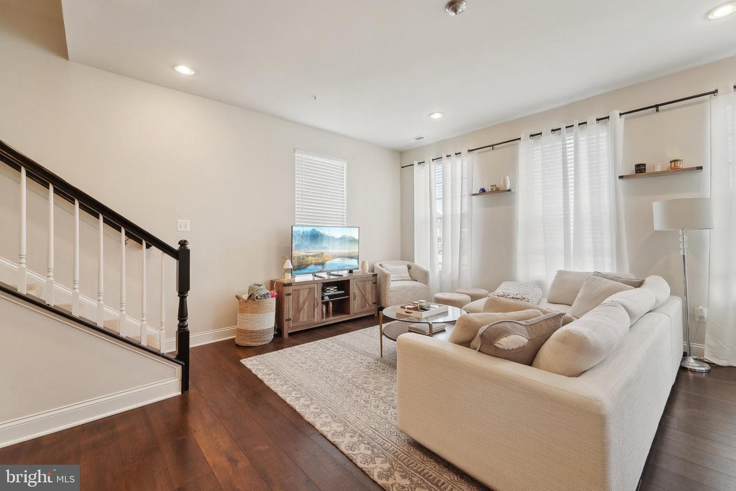 7101 Macon Street photo 8