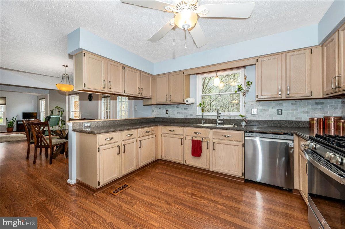 6022 Douglas Avenue photo 17