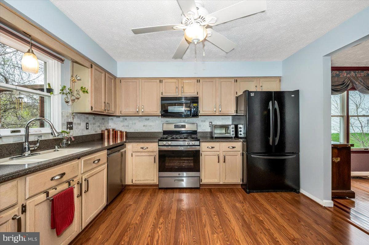 6022 Douglas Avenue photo 18
