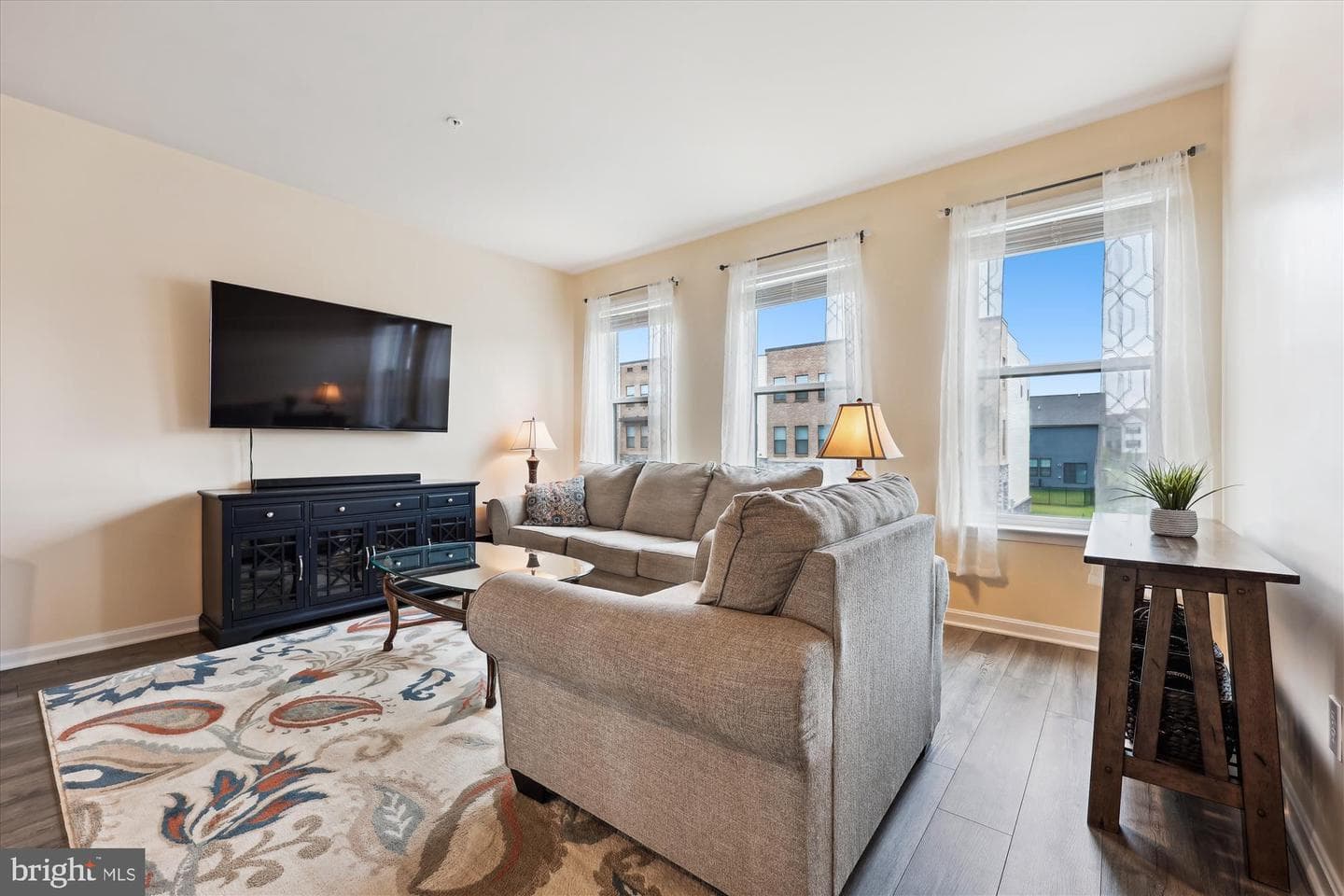 853 Amity Street photo 3