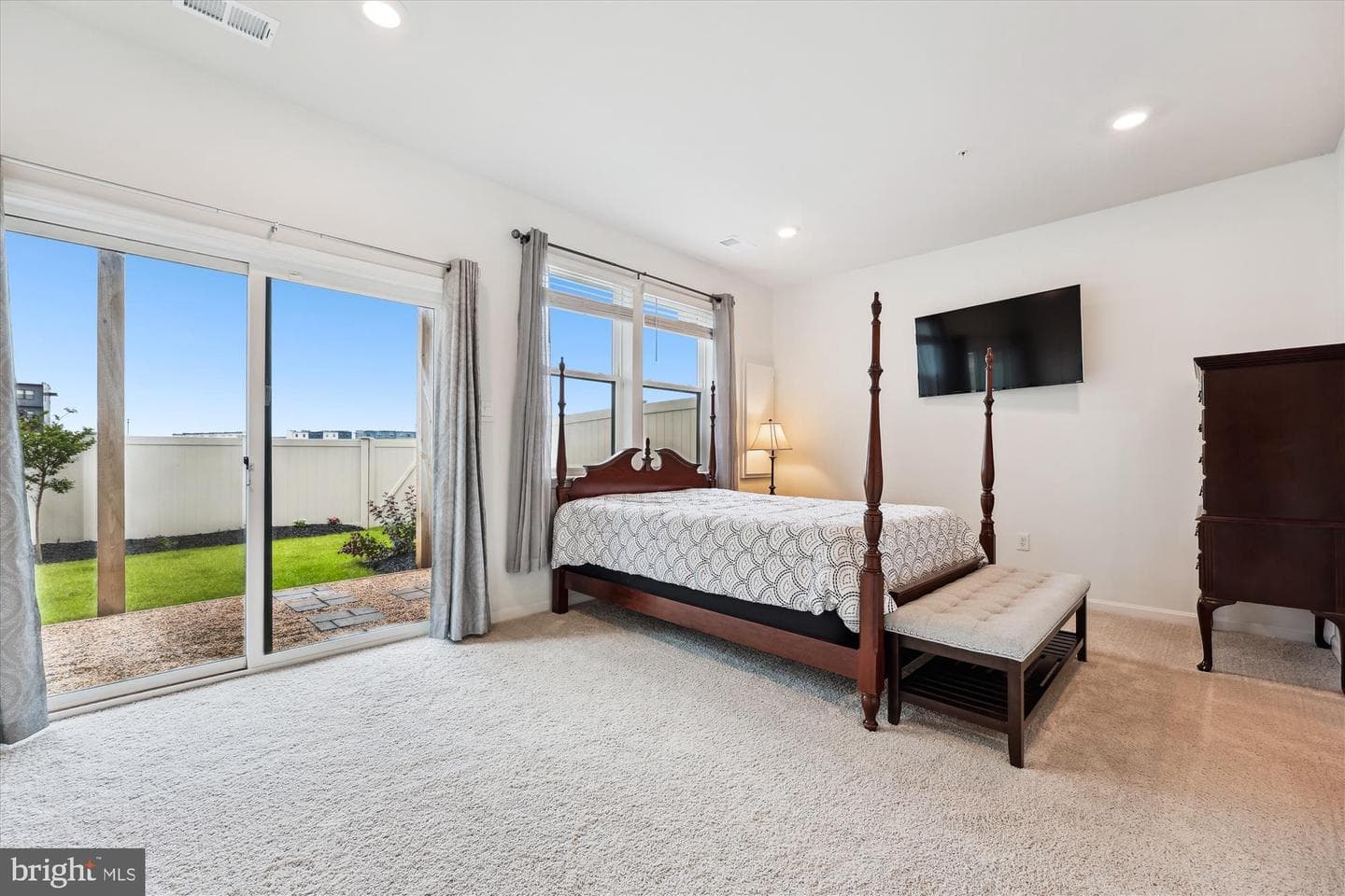 853 Amity Street photo 32