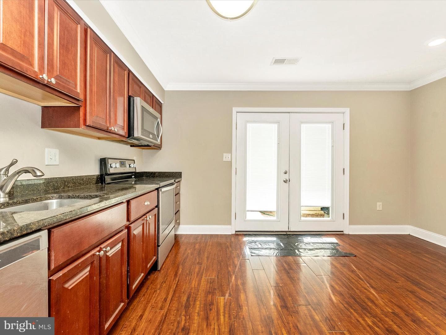 500 Lancaster Place photo 11