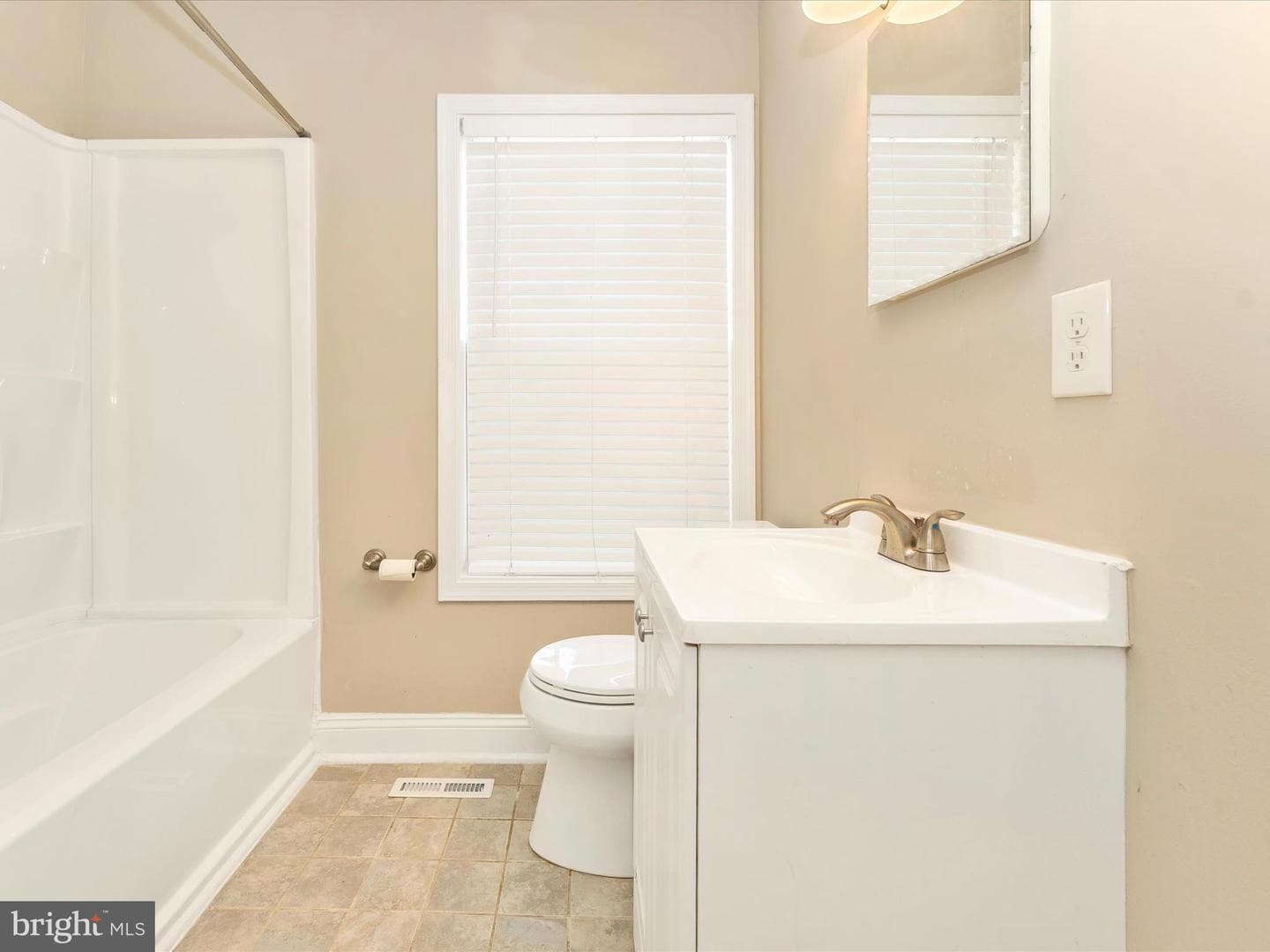 500 Lancaster Place photo 27