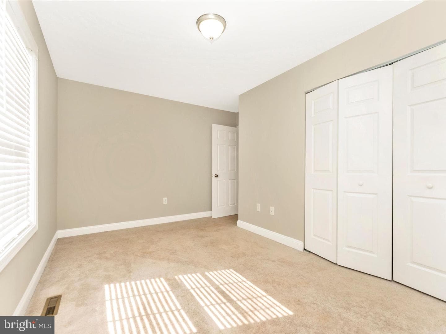 500 Lancaster Place photo 31