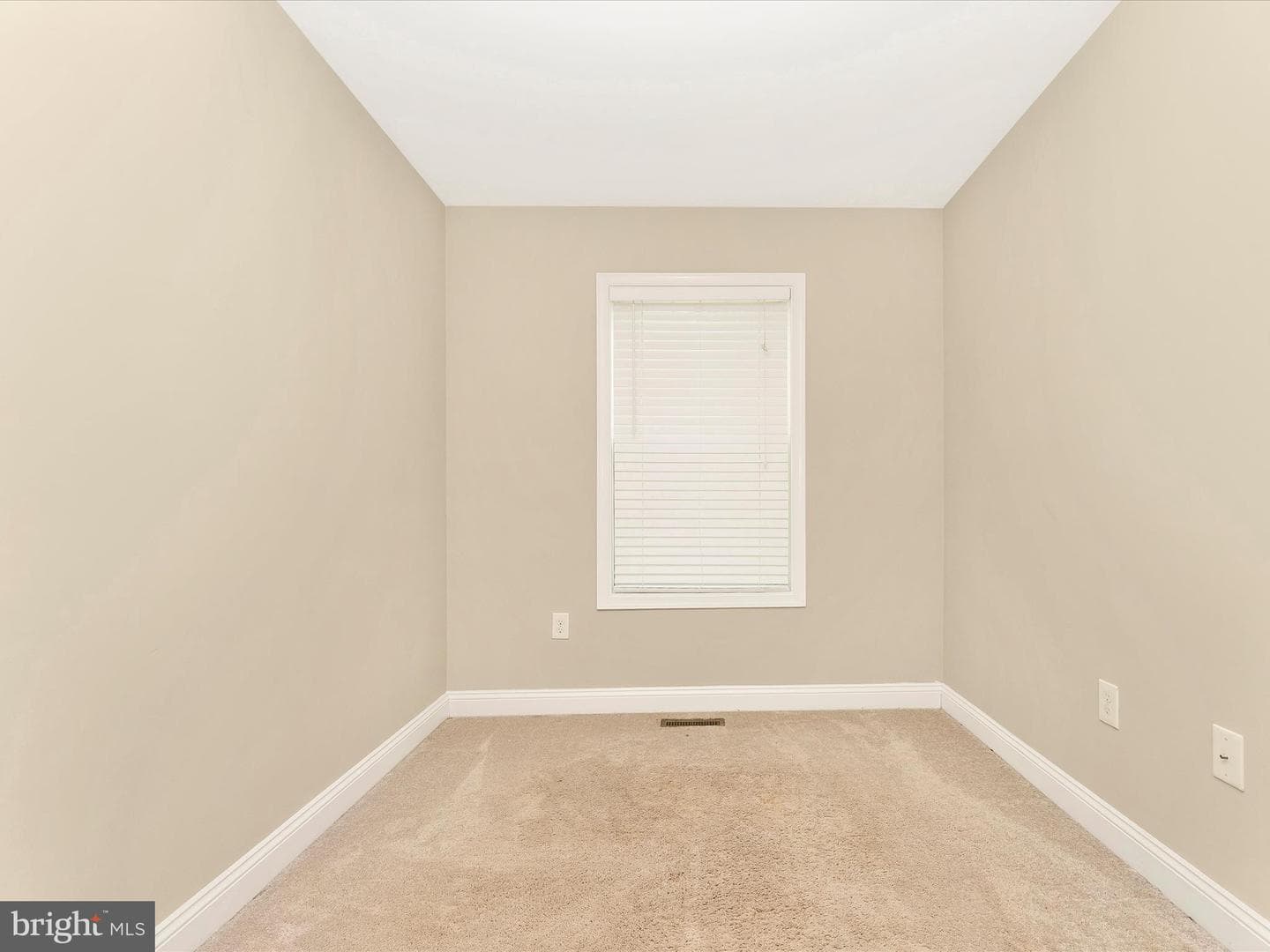 500 Lancaster Place photo 33