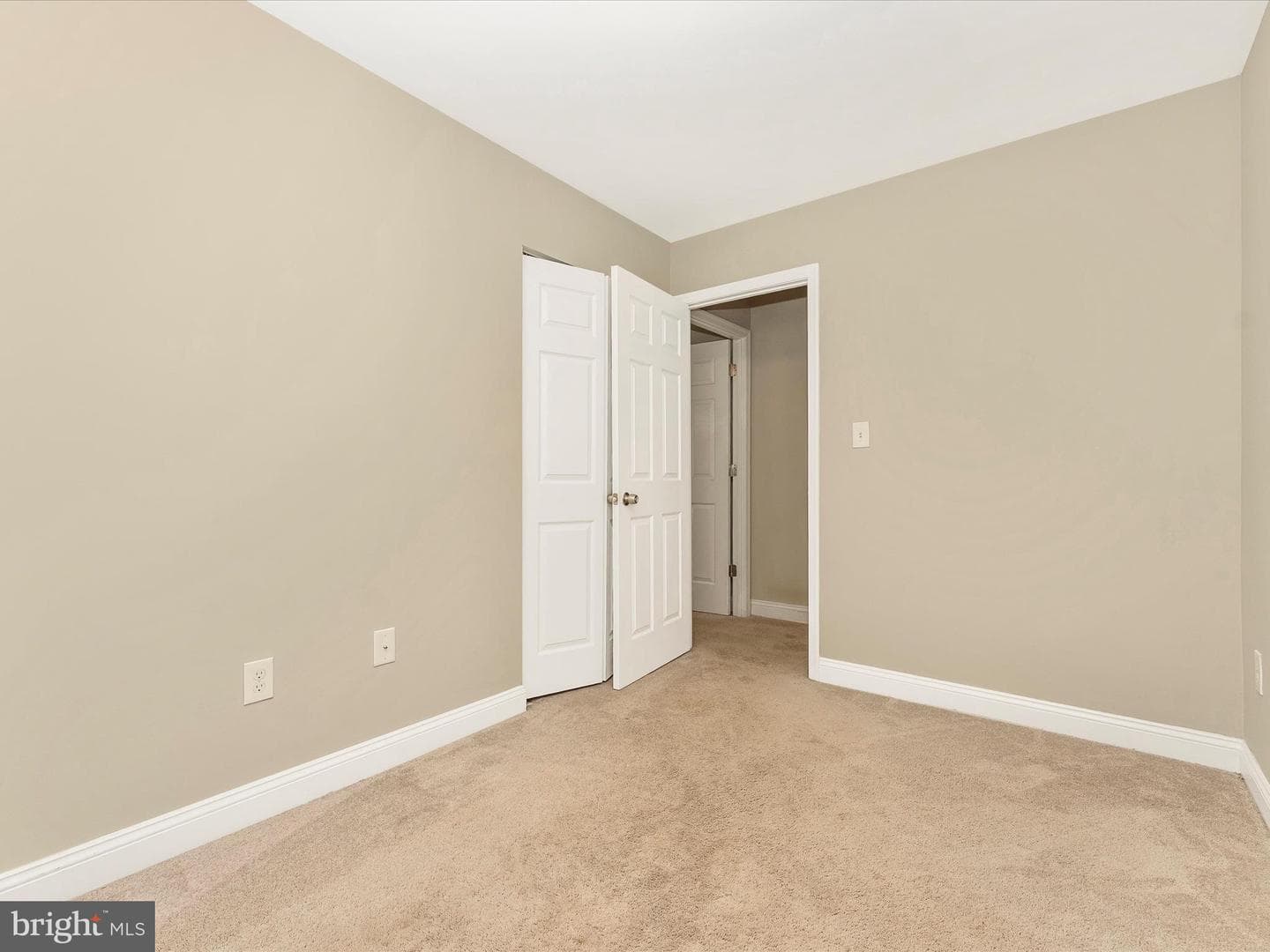 500 Lancaster Place photo 35