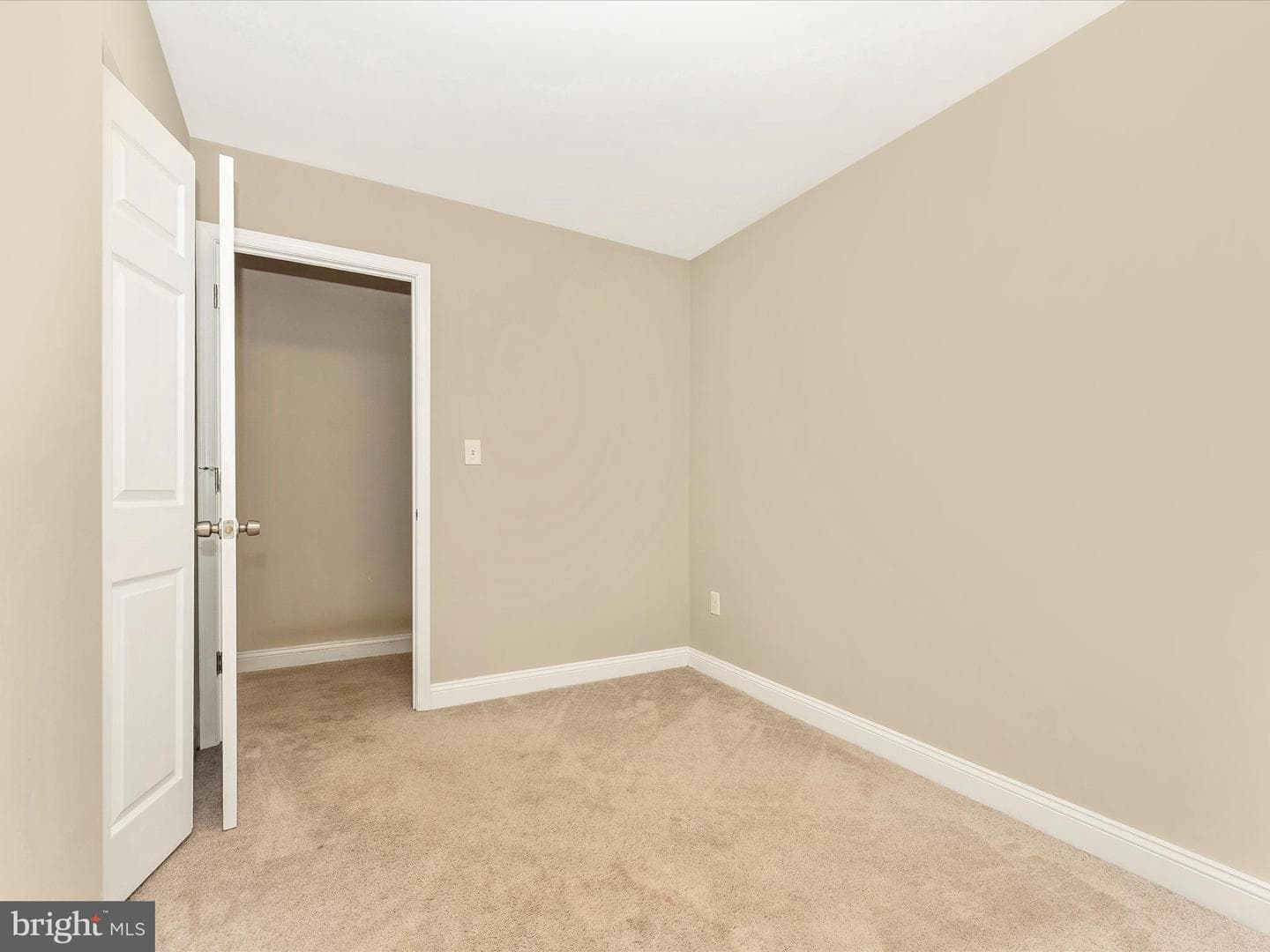 500 Lancaster Place photo 36