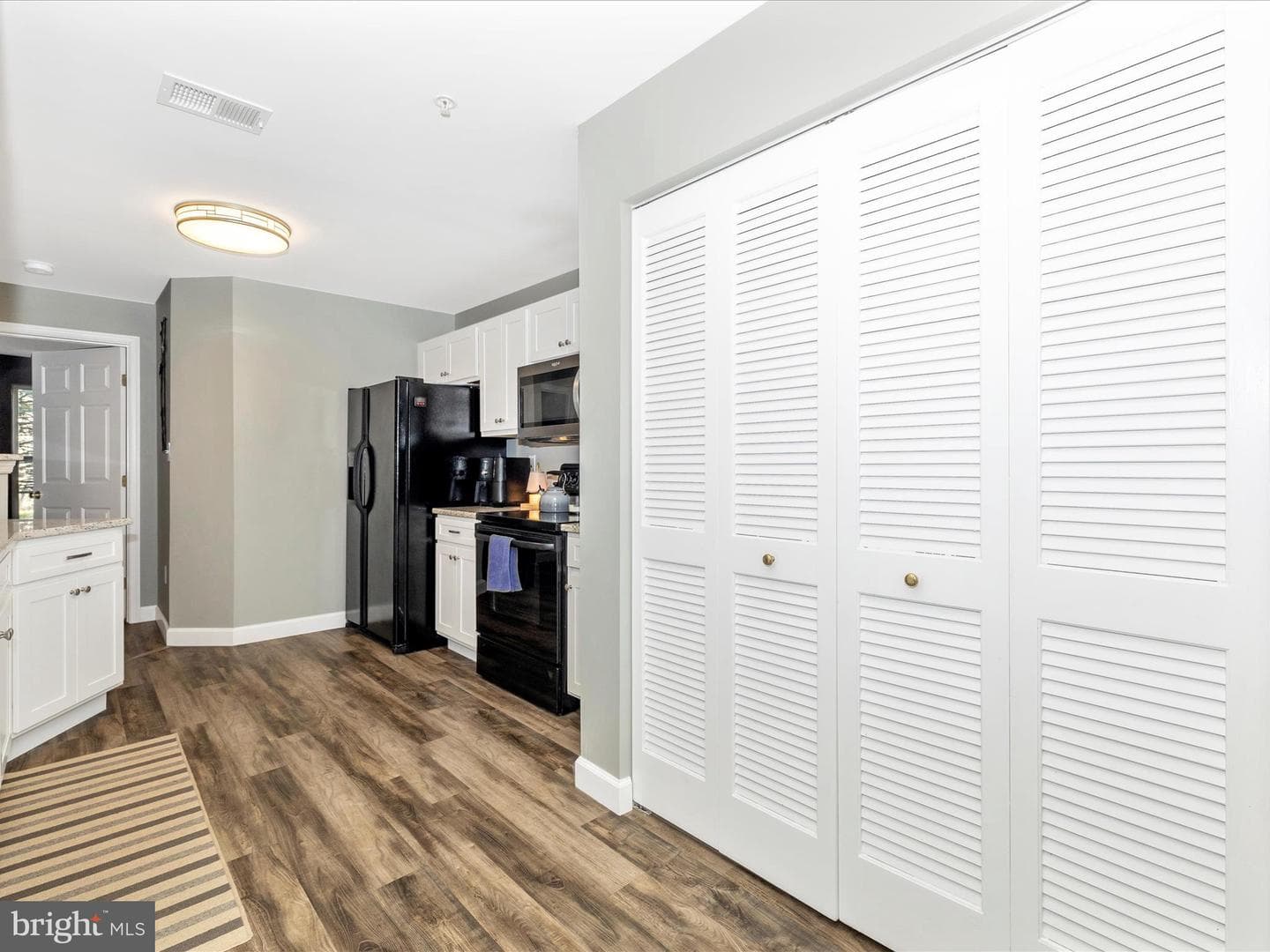500 Bradley Court #4c photo 23