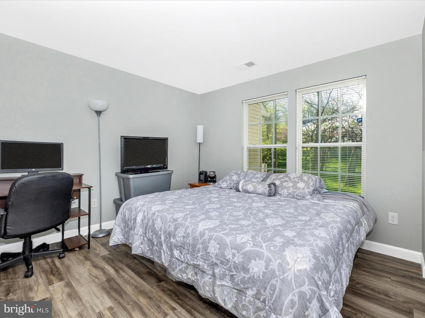 500 Bradley Court #4c photo 33