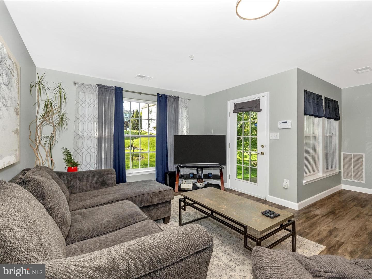 500 Bradley Court #4c photo 6