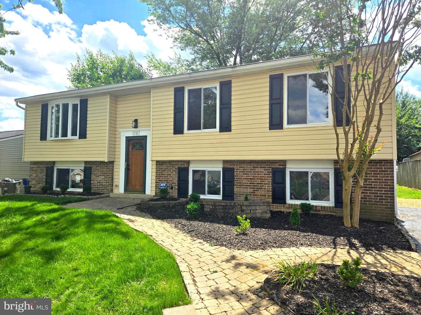 1797 Valleyside Drive photo 1