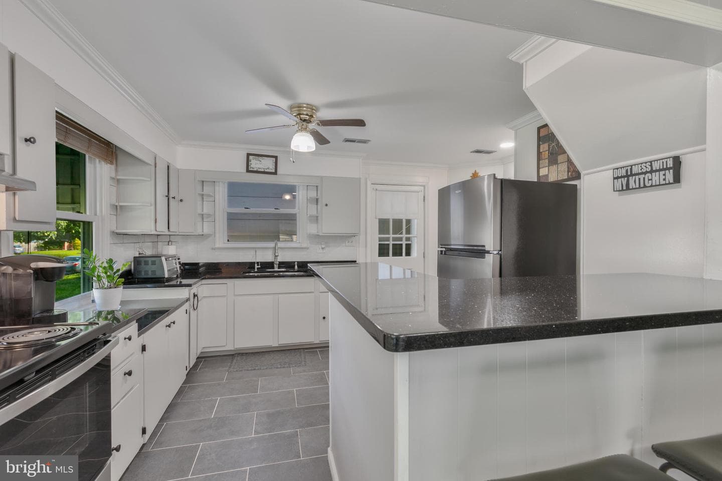 319 Redwood Avenue photo 5