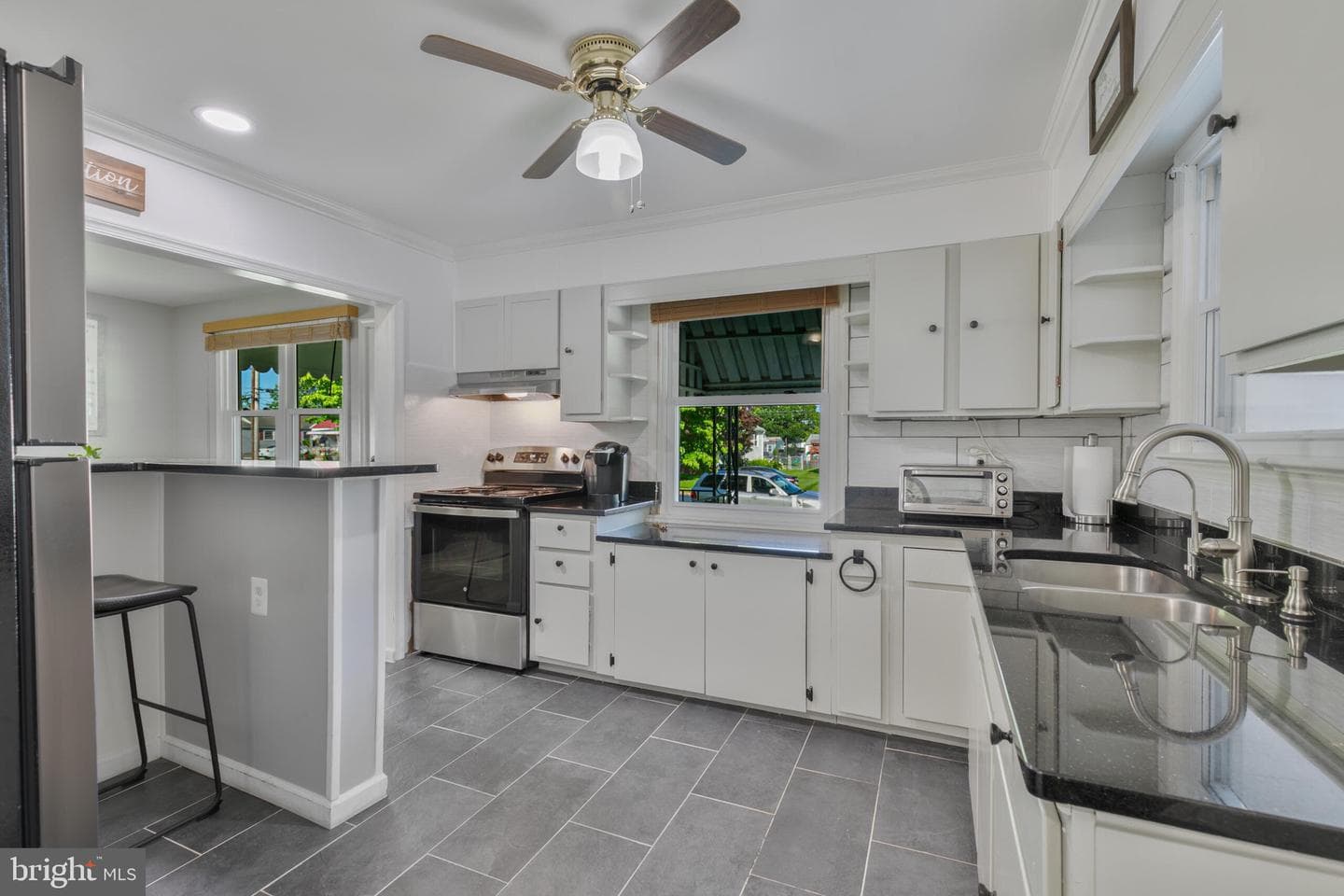 319 Redwood Avenue photo 6