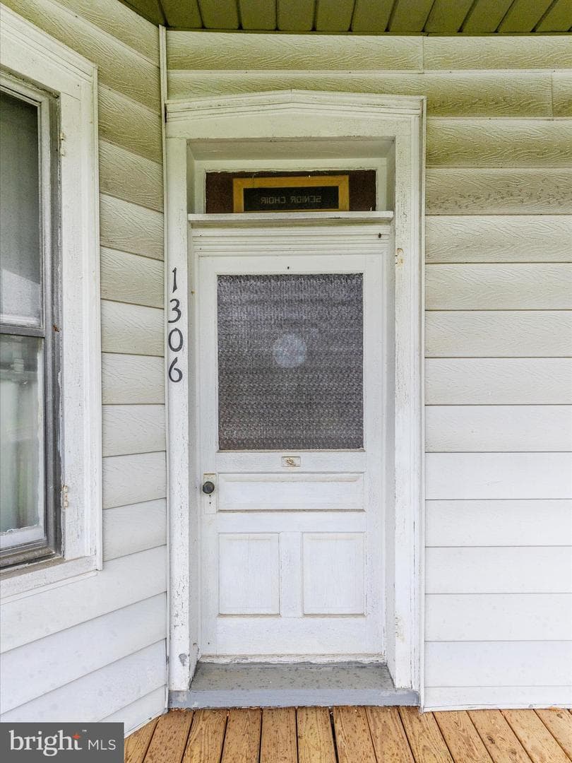 1306 S Main photo 2