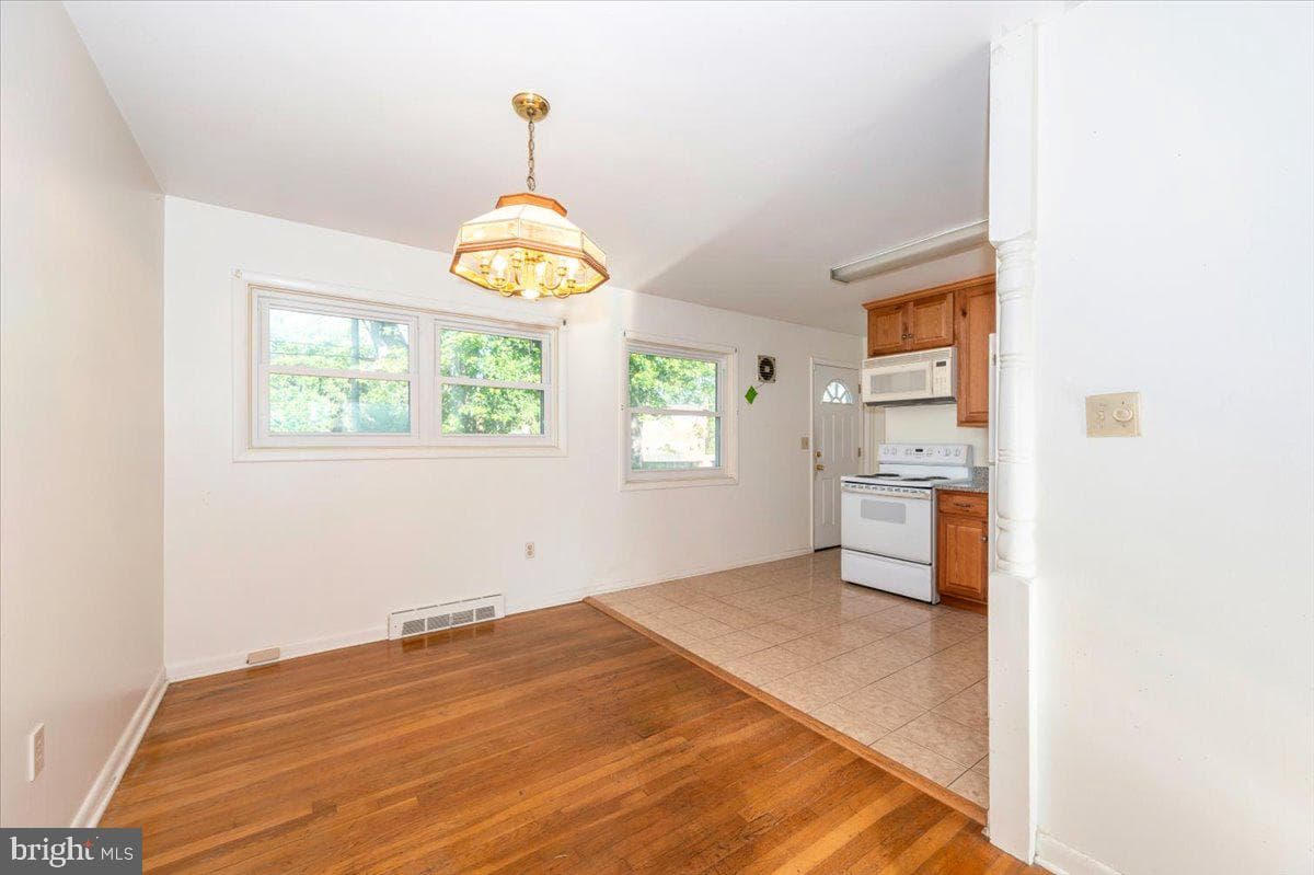 1426 W 11th Street photo 11