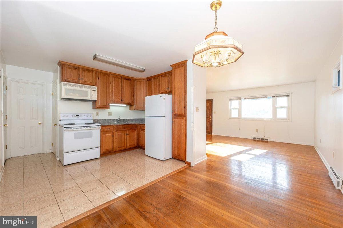 1426 W 11th Street photo 12