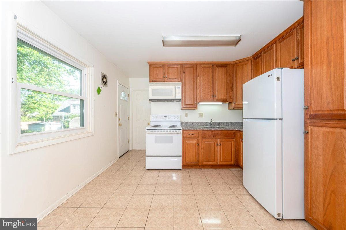 1426 W 11th Street photo 15
