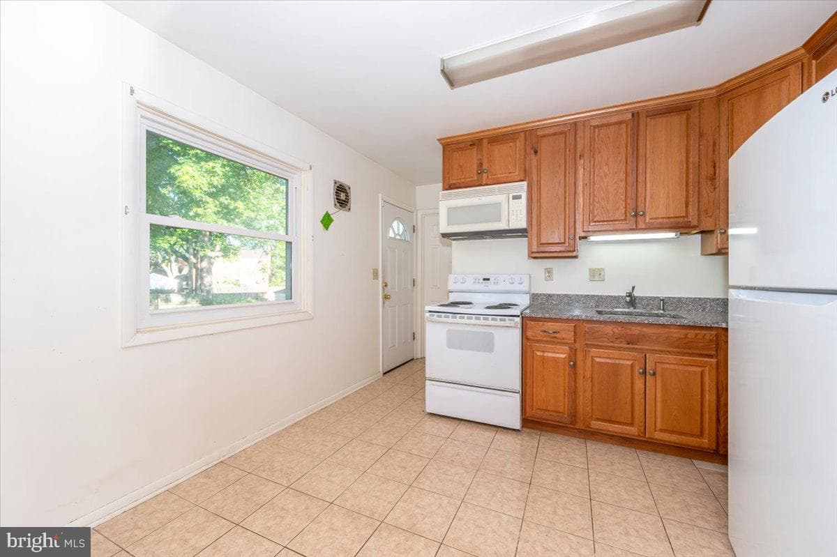 1426 W 11th Street photo 16
