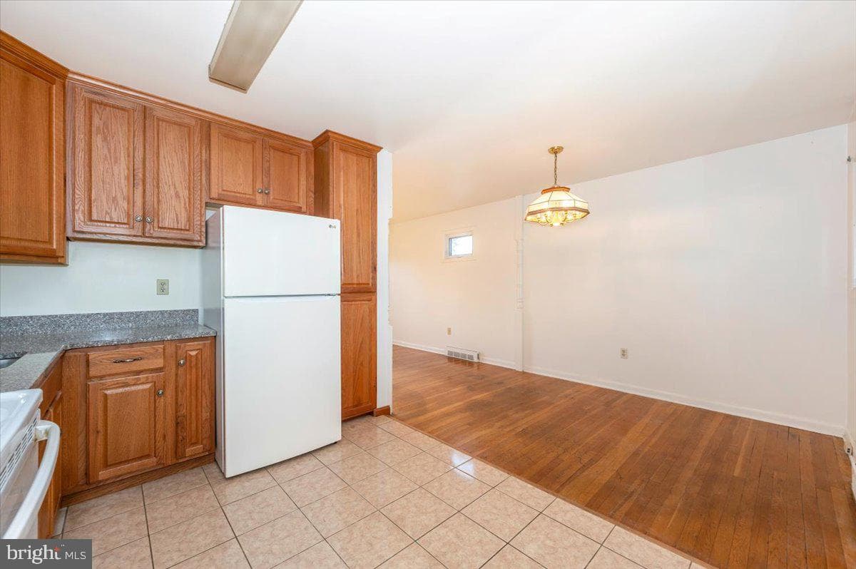 1426 W 11th Street photo 17