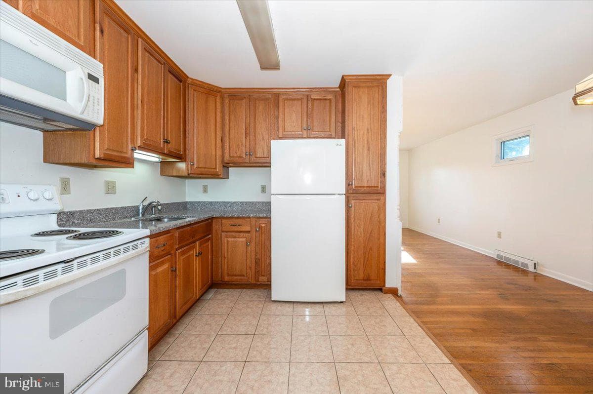 1426 W 11th Street photo 18