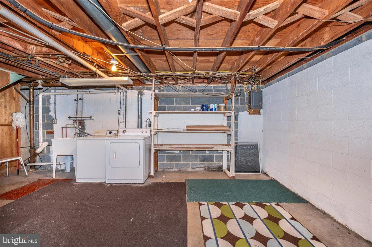 1426 W 11th Street photo 38