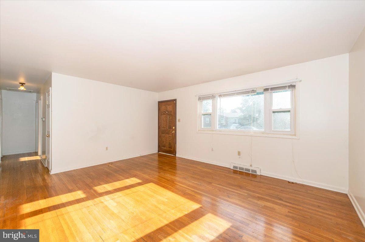 1426 W 11th Street photo 6