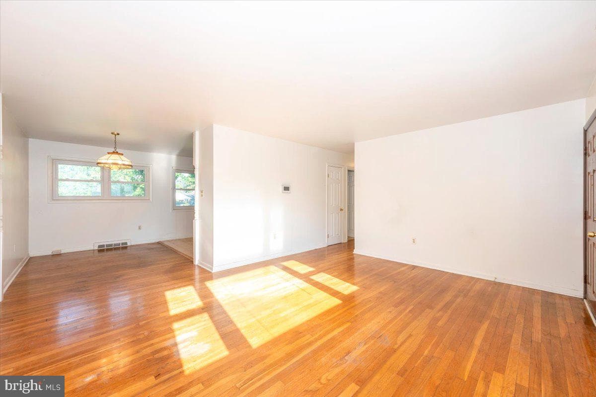 1426 W 11th Street photo 7