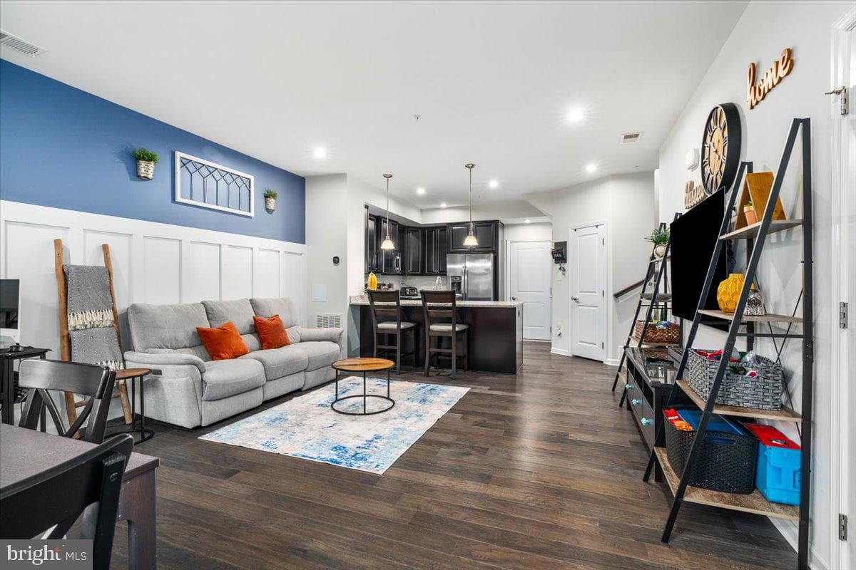 4885 Hiteshow Drive photo 5