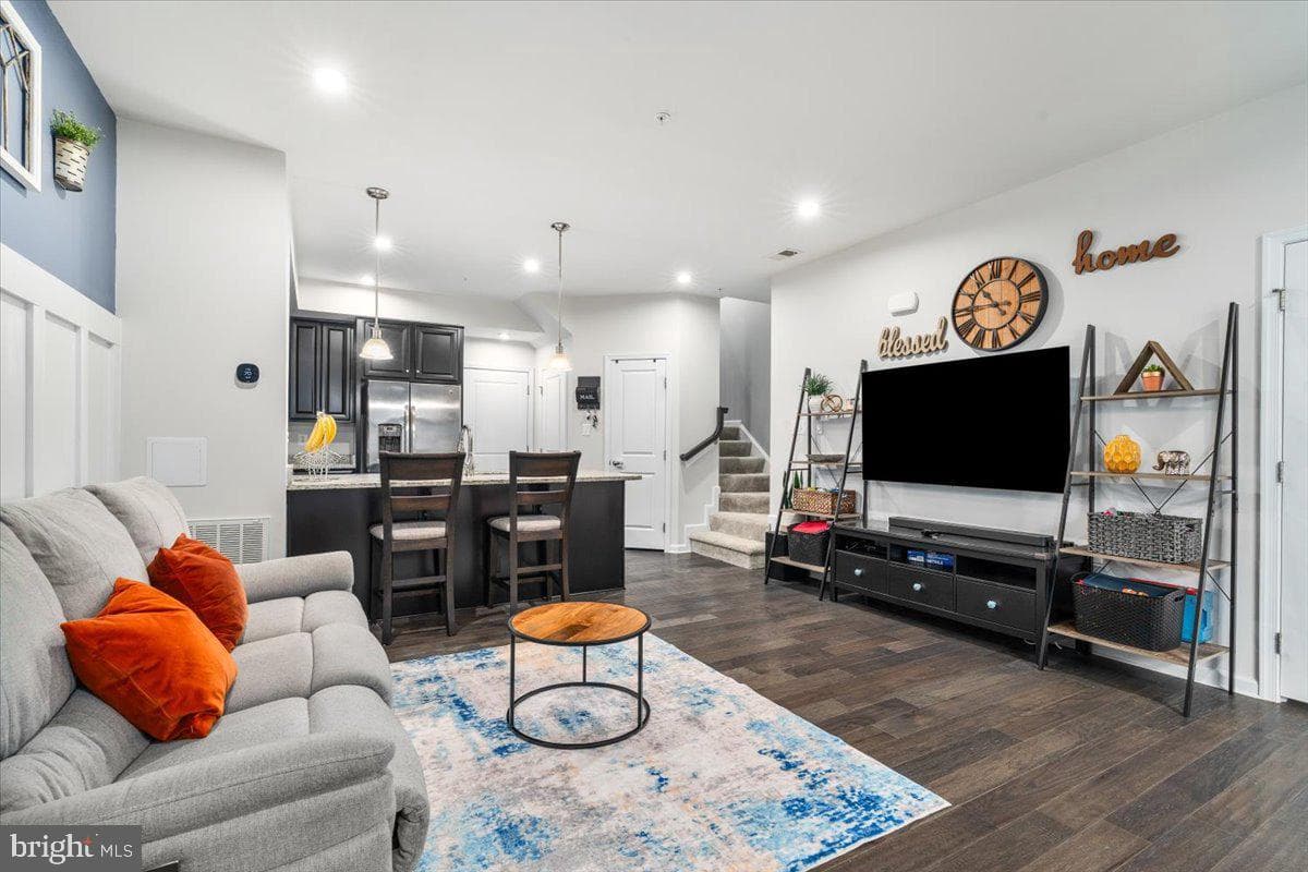 4885 Hiteshow Drive photo 9