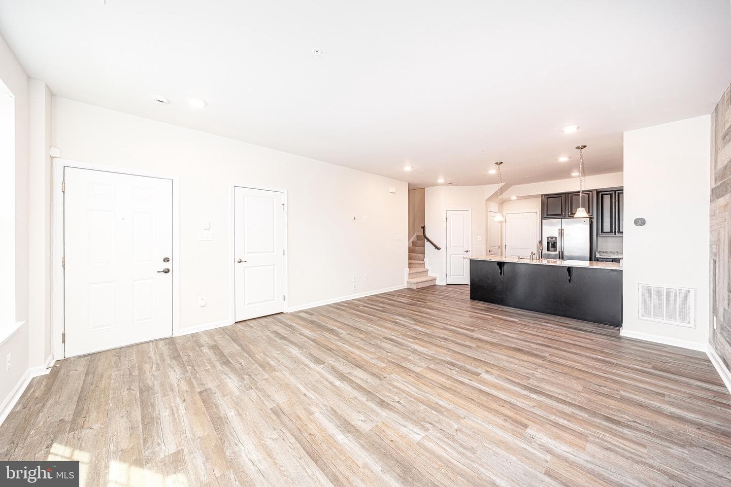5831 Rochefort Street photo 14