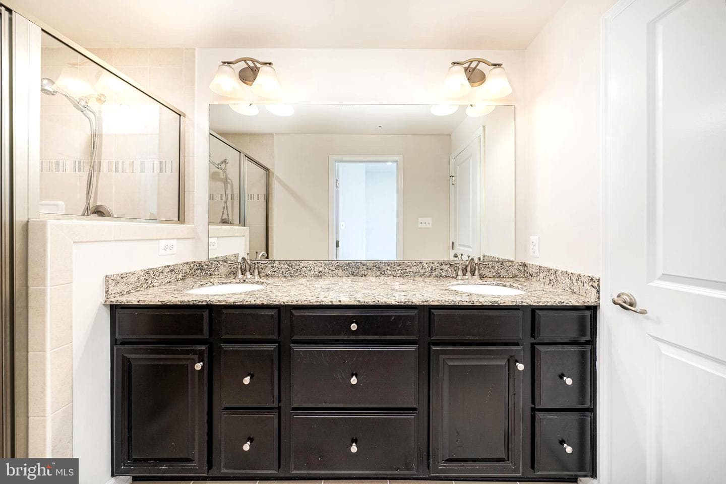 5831 Rochefort Street photo 5