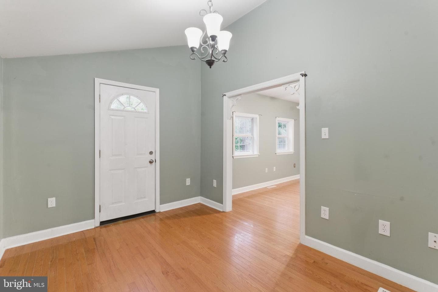 704 E F Street photo 11
