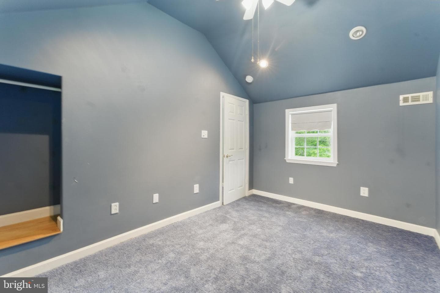 704 E F Street photo 22